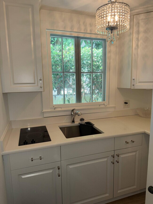 Building Photo - 301 Chilean Ave