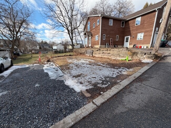 Building Photo - 57 Bridge St