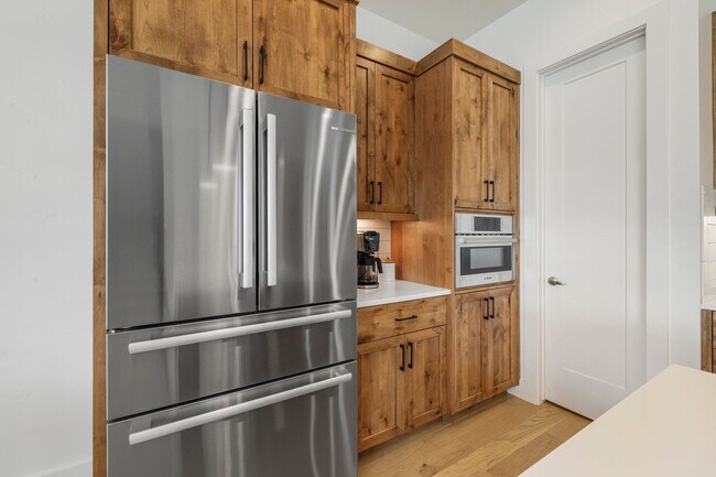 Building Photo - Beautiful 4 bed 2.5 bath home