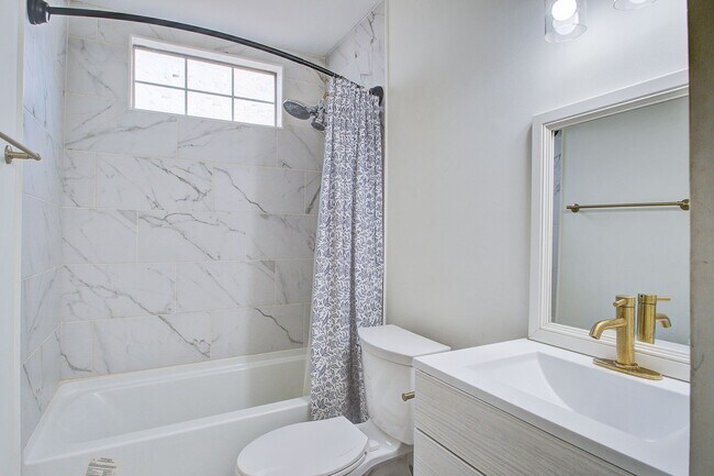 Building Photo - PRIVATE BEDROOM FOR RENT – $1000/Month – Prime West Ashley Location (Charleston, SC 29414)