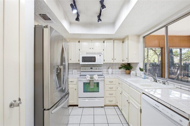 Building Photo - 13319 Water Oak Ln