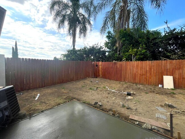Building Photo - 1708 E Fairfield Ct