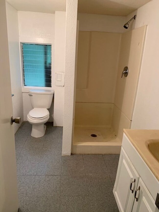 Building Photo - Manoa House - 3 bedroom, 1 bath - Avail now