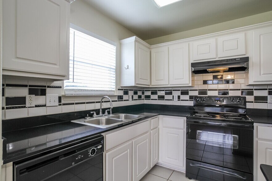 Building Photo - 7123 Northchase Ln