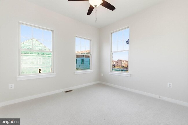 Building Photo - 1011 Venifena Terrace SE