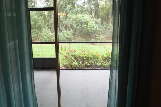 Building Photo - 10537 Lake Montauk Dr