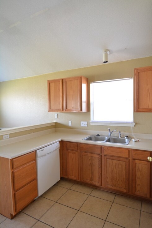 Building Photo - 2712 Greenbriar Ct