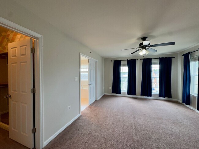 Building Photo - 170 Mohegan Dr