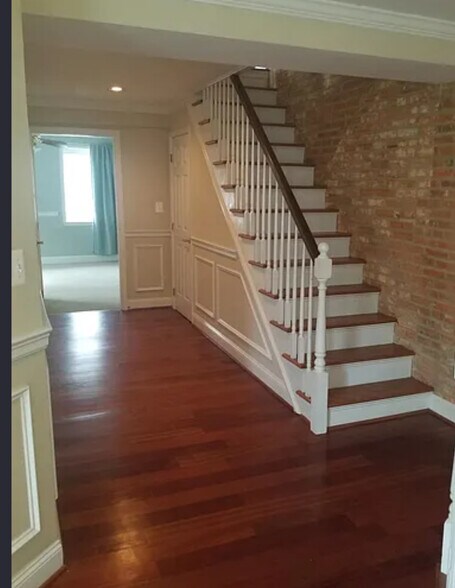 Building Photo - 37 S Ann St