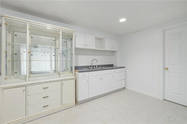 Building Photo - 42 Rollingwood Dr