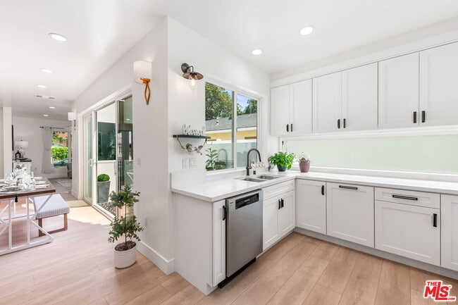 Building Photo - 3643 Helms Ave