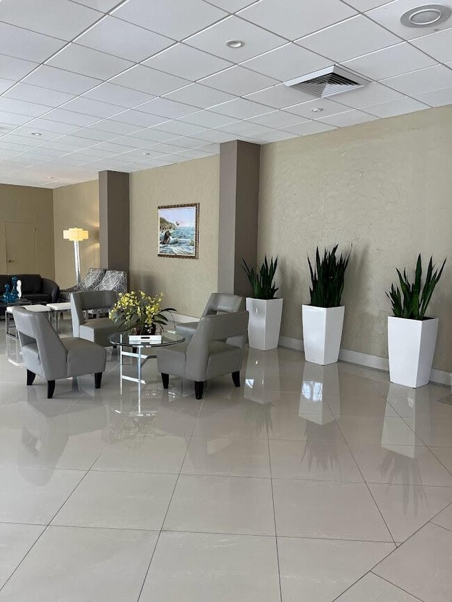 Building Photo - 4250 Galt Ocean Dr