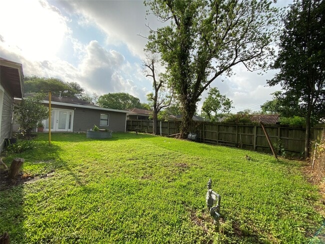 Building Photo - 1305 Zuber Dr
