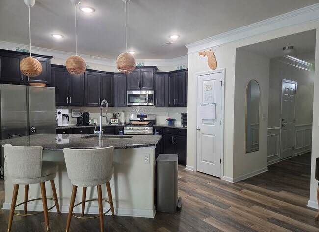 Building Photo - Well Maintained Large townhome in Steele Creek