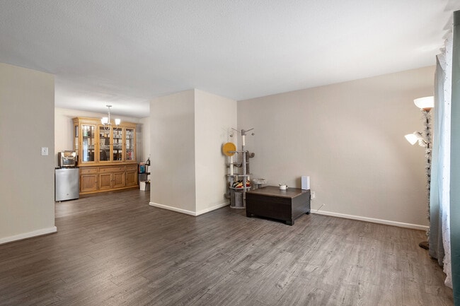 Building Photo - 222 Belray Dr