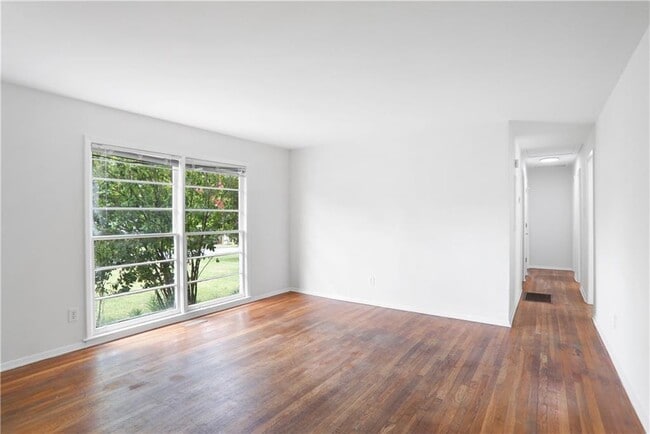 Building Photo - 3075 Stratford Arms Dr