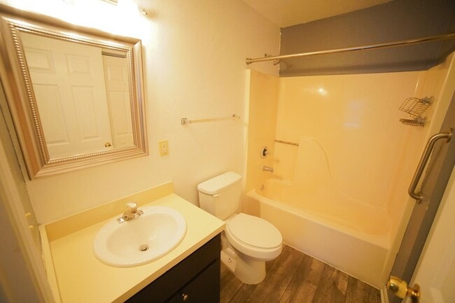 Building Photo - 6315 S Placid Pl