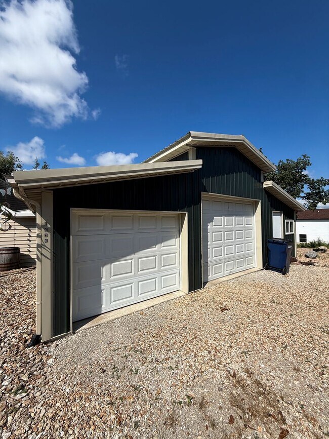 Building Photo - 1630 Camp Hohn Dr
