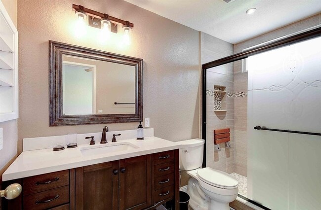 Building Photo - Updated 3 Bedroom Home on Quiet Court with Covered Patio