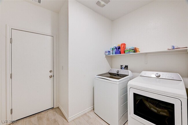 Building Photo - 3791 McLeod Dr