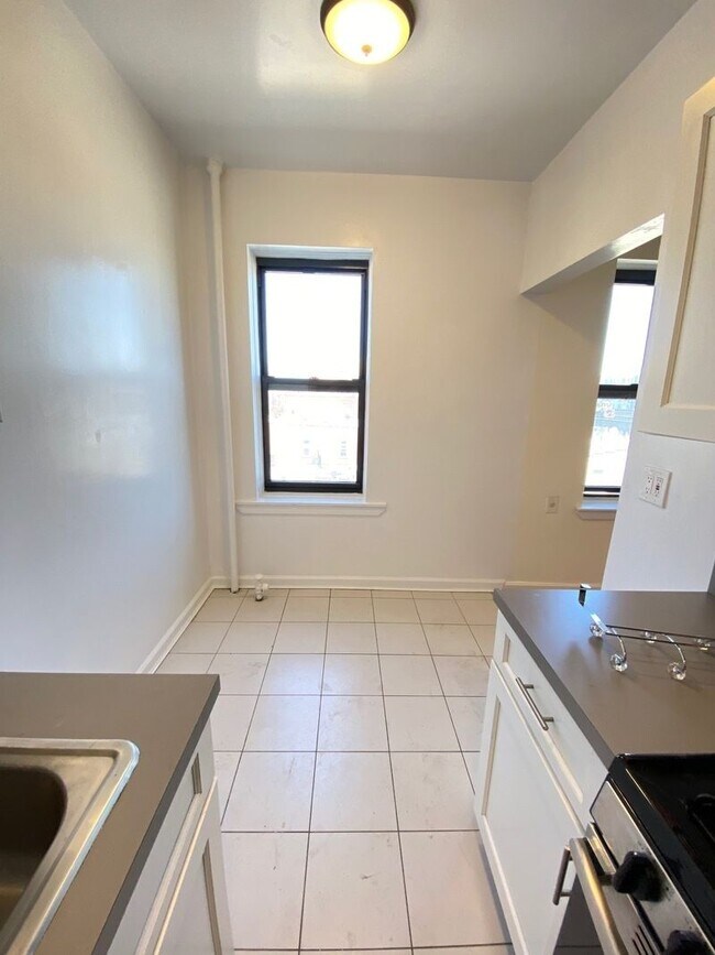 Building Photo - 2235 Cruger Ave