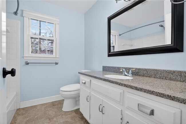 Building Photo - 5340 Tally Green Dr