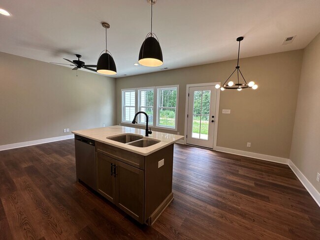 Building Photo - Beautiful new townhouse located in the new...