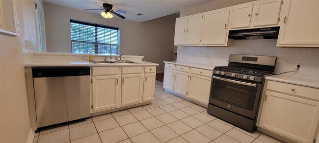 Building Photo - 195 Cardinal Dr