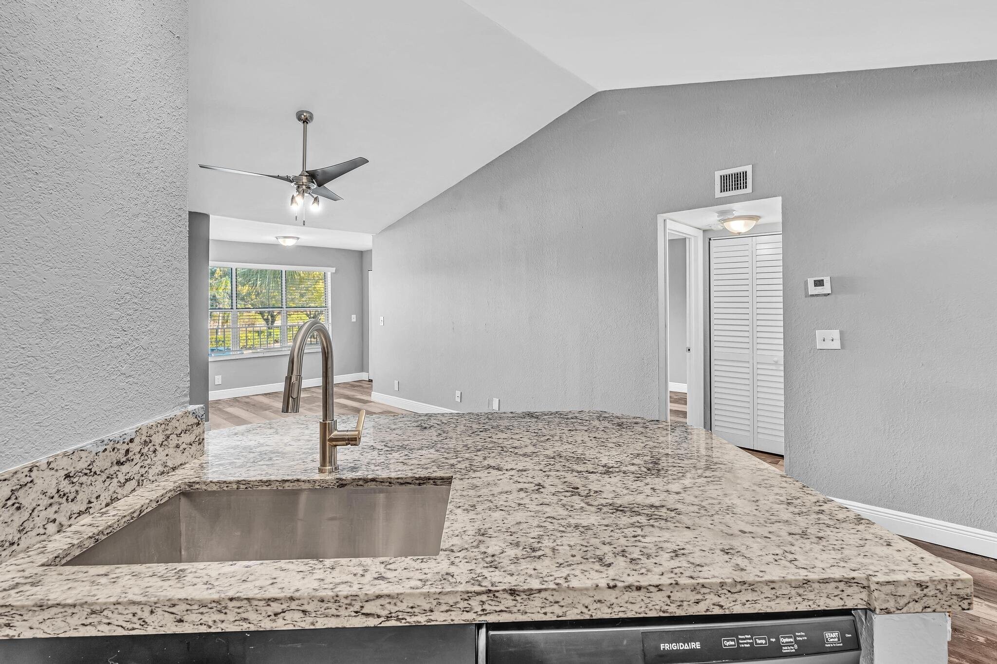 Building Photo - 3300 Pinewalk Dr N