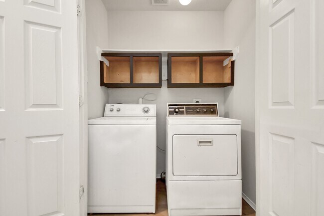 Building Photo - 19931 Roycroft Ln