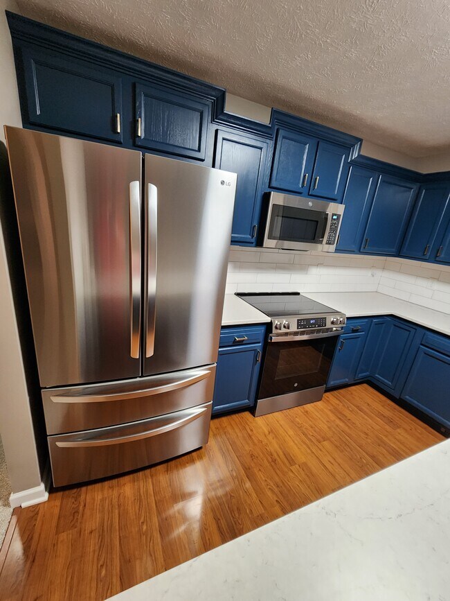 Building Photo - 5716 Hascall St