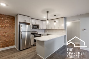 Building Photo - 1214 N La Salle Dr