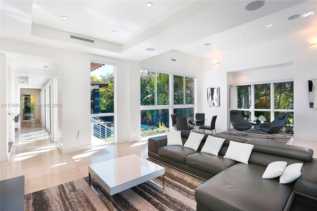 Building Photo - 573 Warren Ln