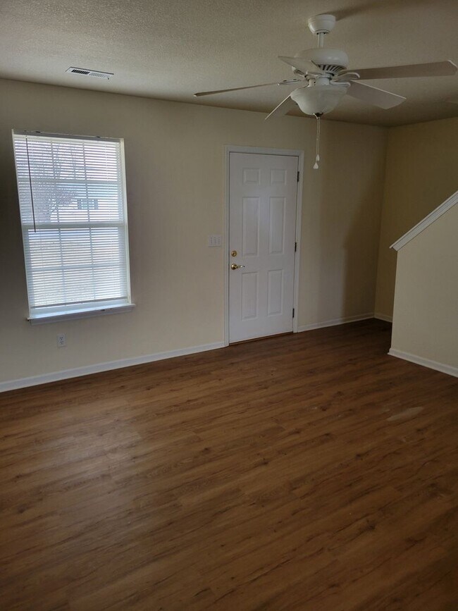Building Photo - 4522 Waterloo Dr