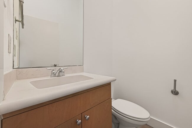 Building Photo - 724 Ruthven St