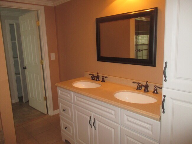 Building Photo - Townhome for rent in Upper Fells Point (Butcher's Hill)