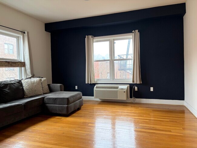 Building Photo - 5501 Hudson Ave