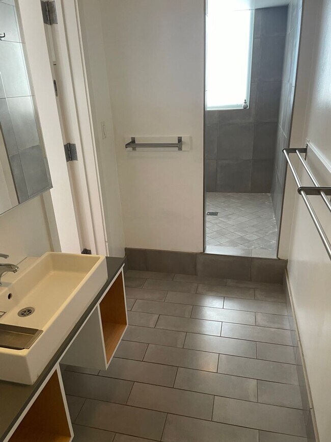 Building Photo - 950 56th St