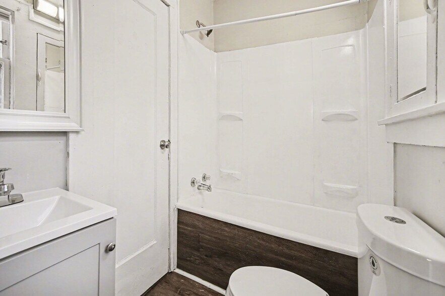 Building Photo - 2407 E 67th Terrace