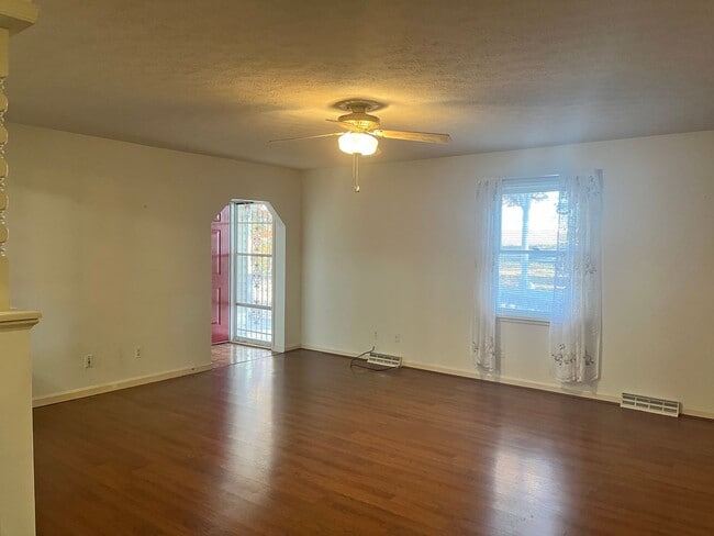 Building Photo - Beautifully secluded home right in the Vil...