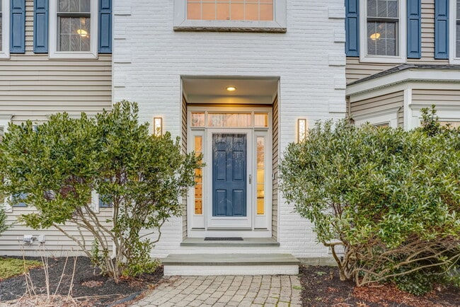 Building Photo - 45 Silver Fox Rd