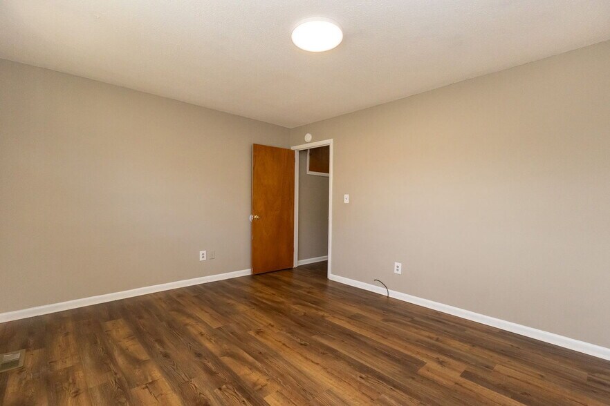 Building Photo - 3640 Missionaire Ave