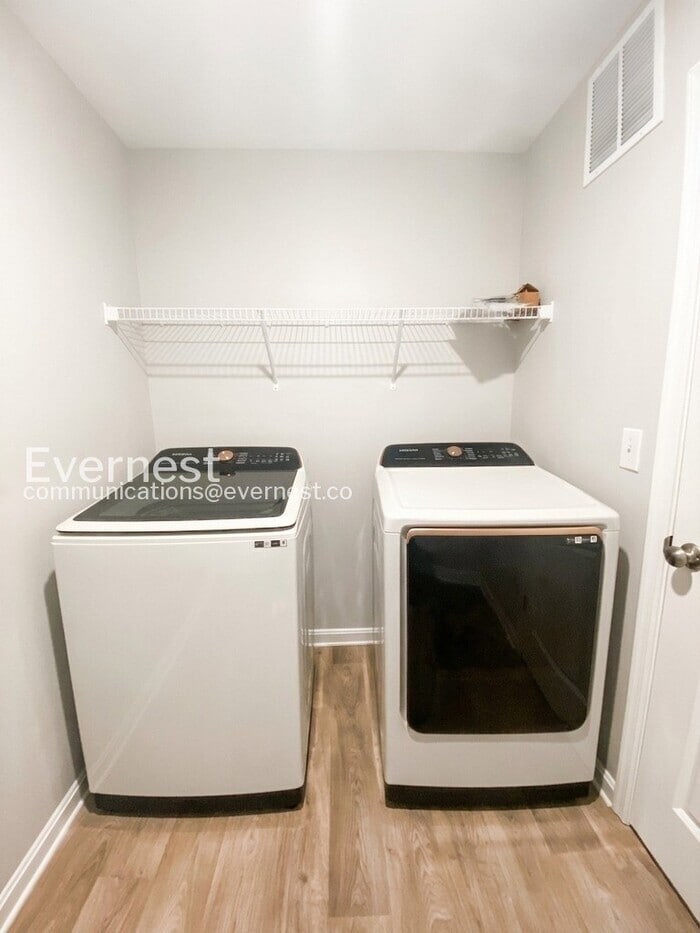 Building Photo - 21 Valiant Ct