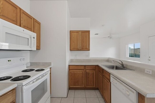 Building Photo - Pending/ Rented - Comfortable Eastside Liv...