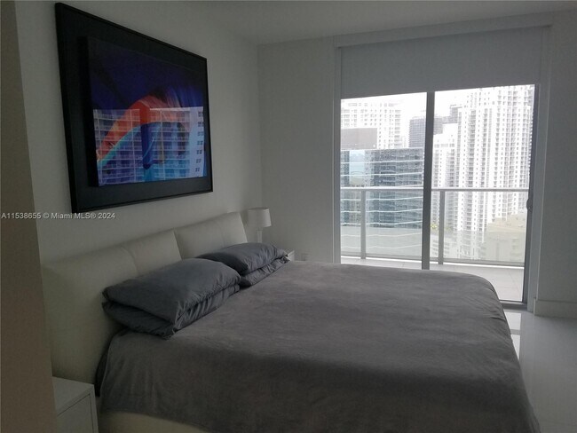 Building Photo - 1300 Brickell Bay Dr