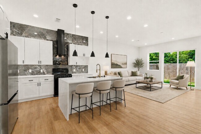 Building Photo - 4441 Gunter St