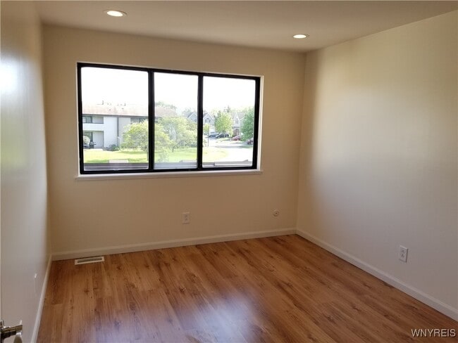 Building Photo - 807 Red Fern Ct