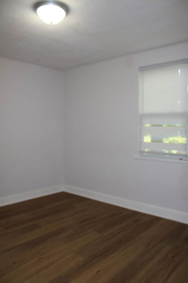 Building Photo - Midtown Rental 2 Bed 1 Bath