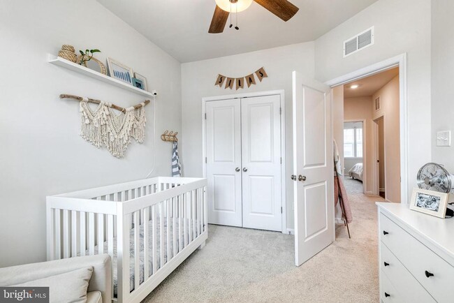 Building Photo - 2050 Hinshaw Dr