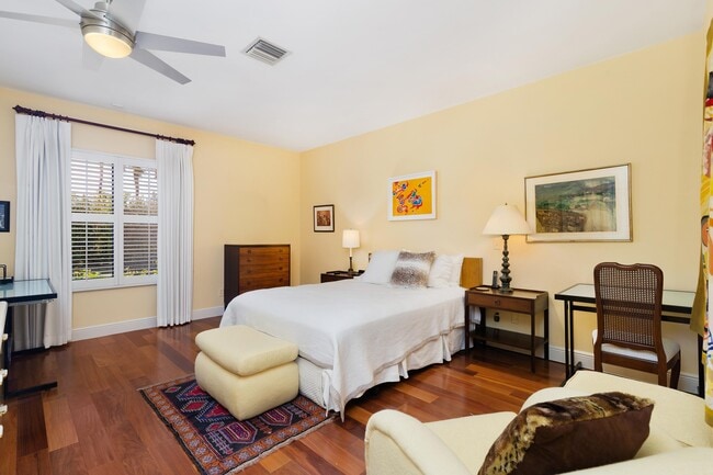 Building Photo - 575 N Lake Wy